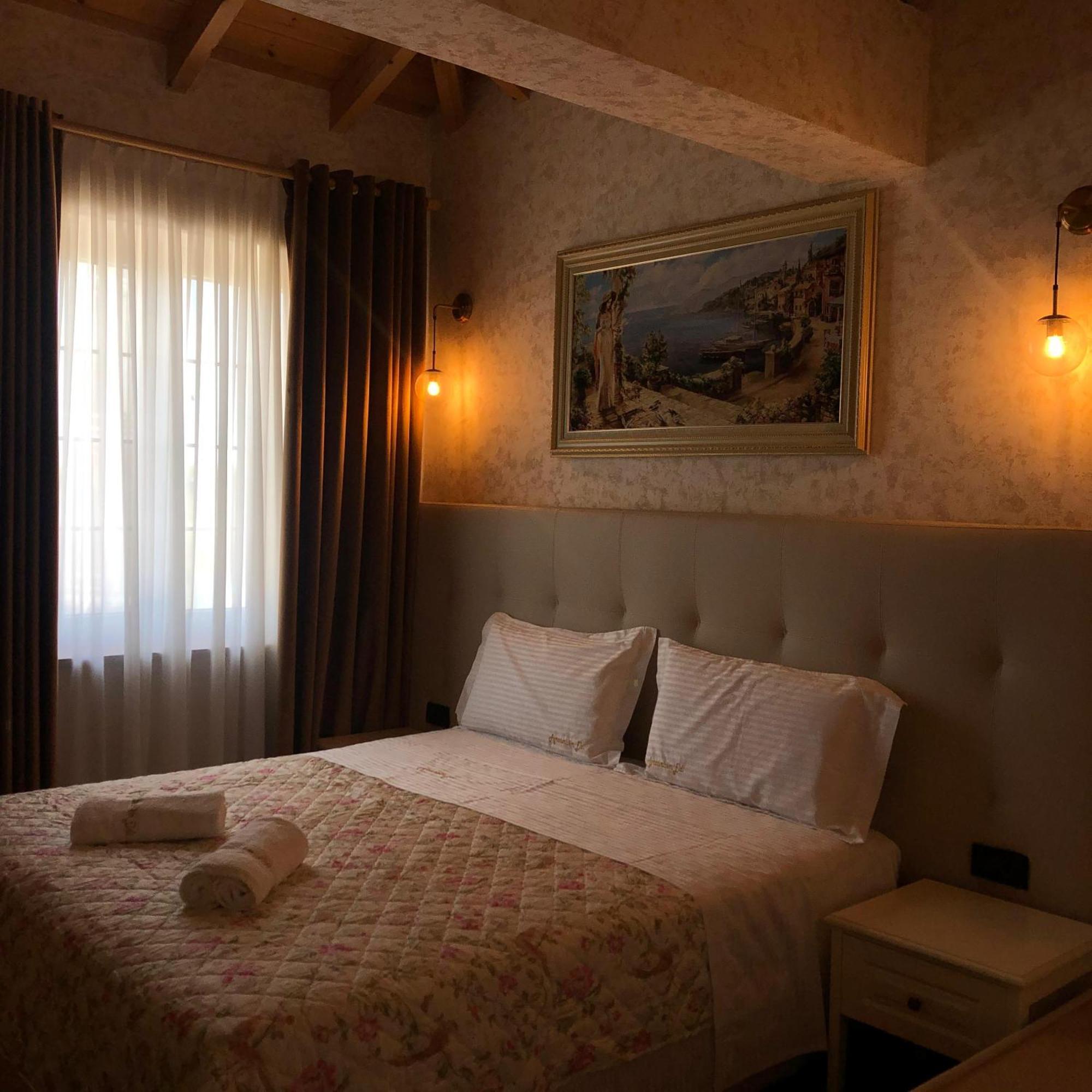 Agroturizem Eldi Hotel Fier Buitenkant foto