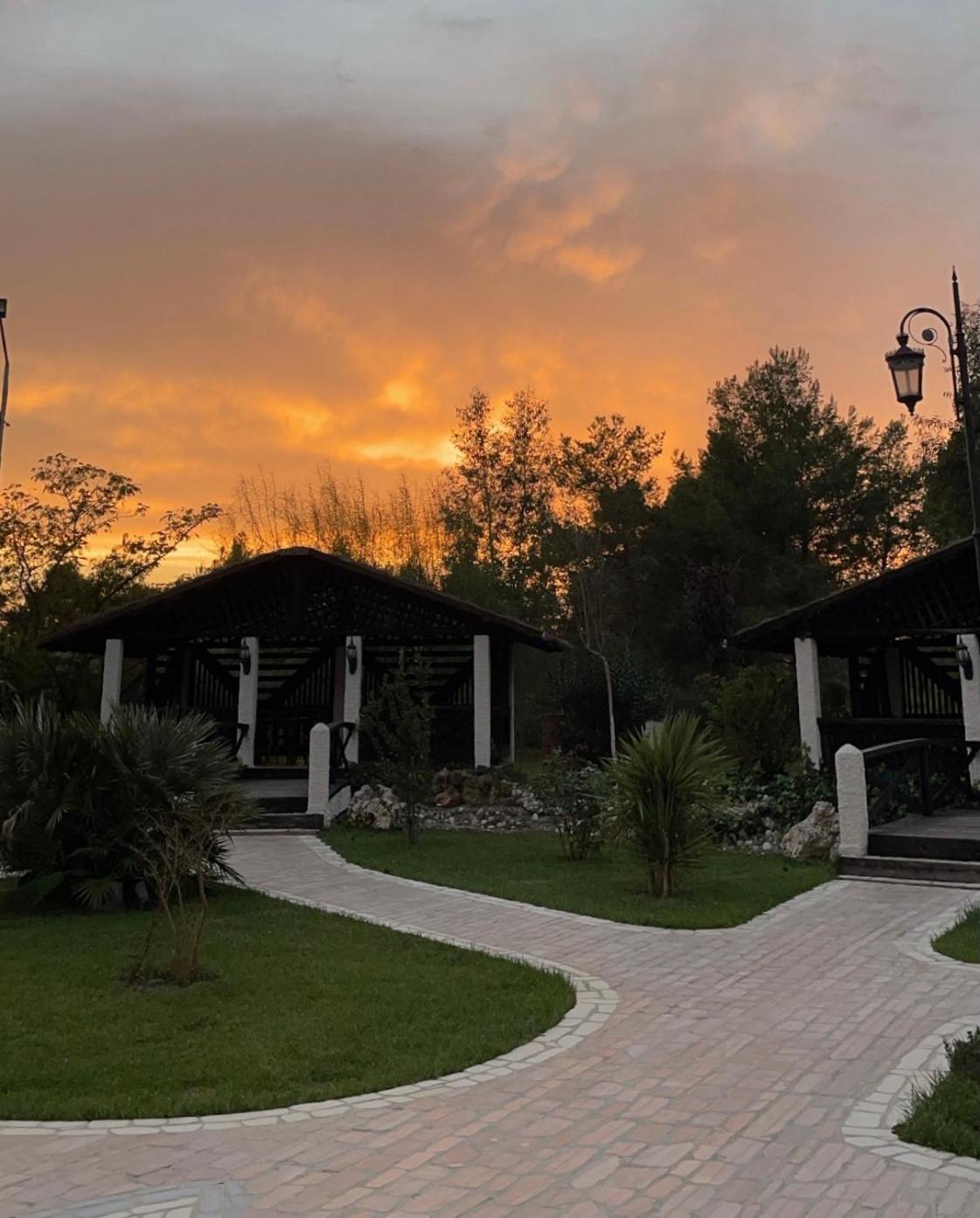 Agroturizem Eldi Hotel Fier Buitenkant foto