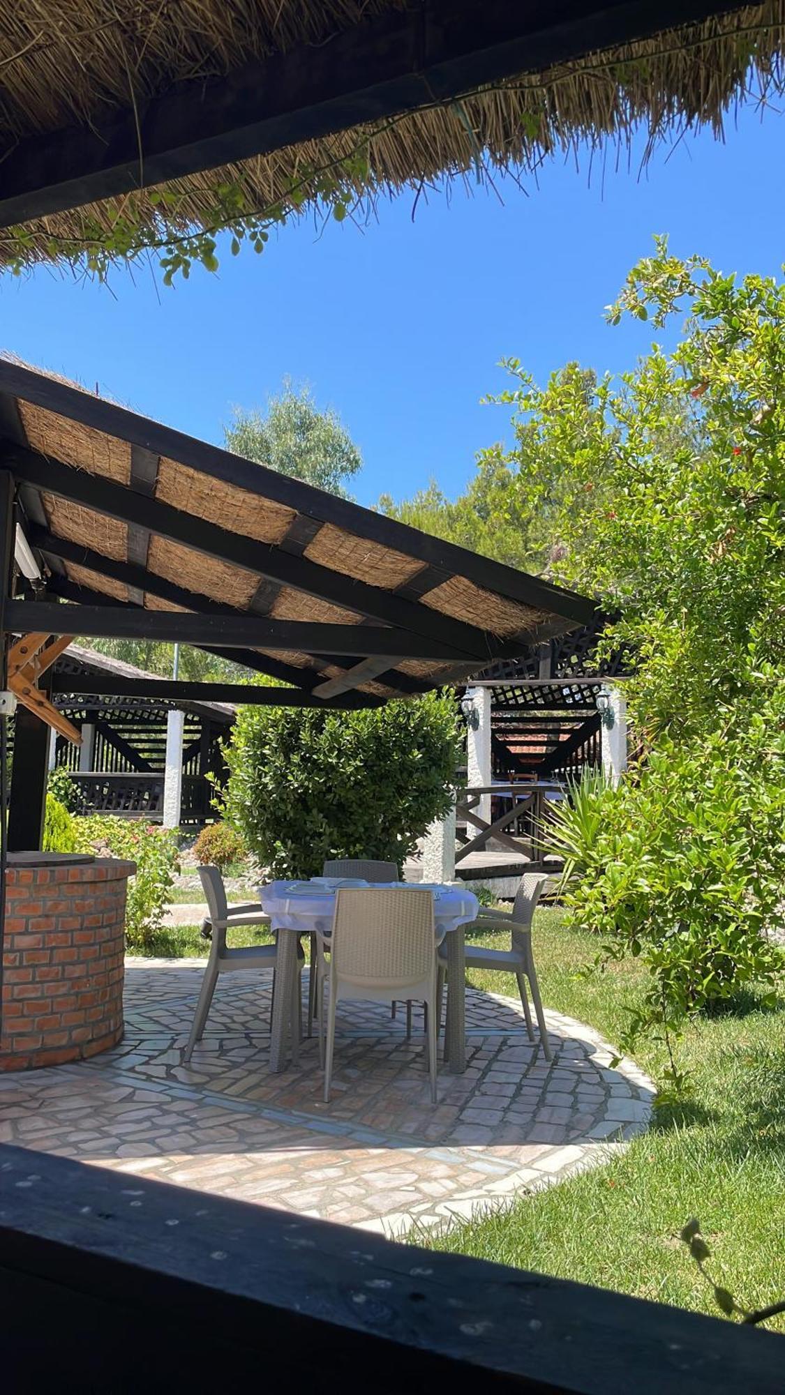 Agroturizem Eldi Hotel Fier Buitenkant foto