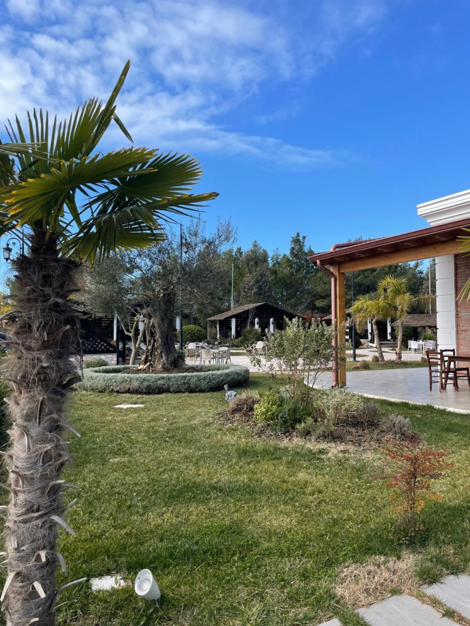 Agroturizem Eldi Hotel Fier Buitenkant foto