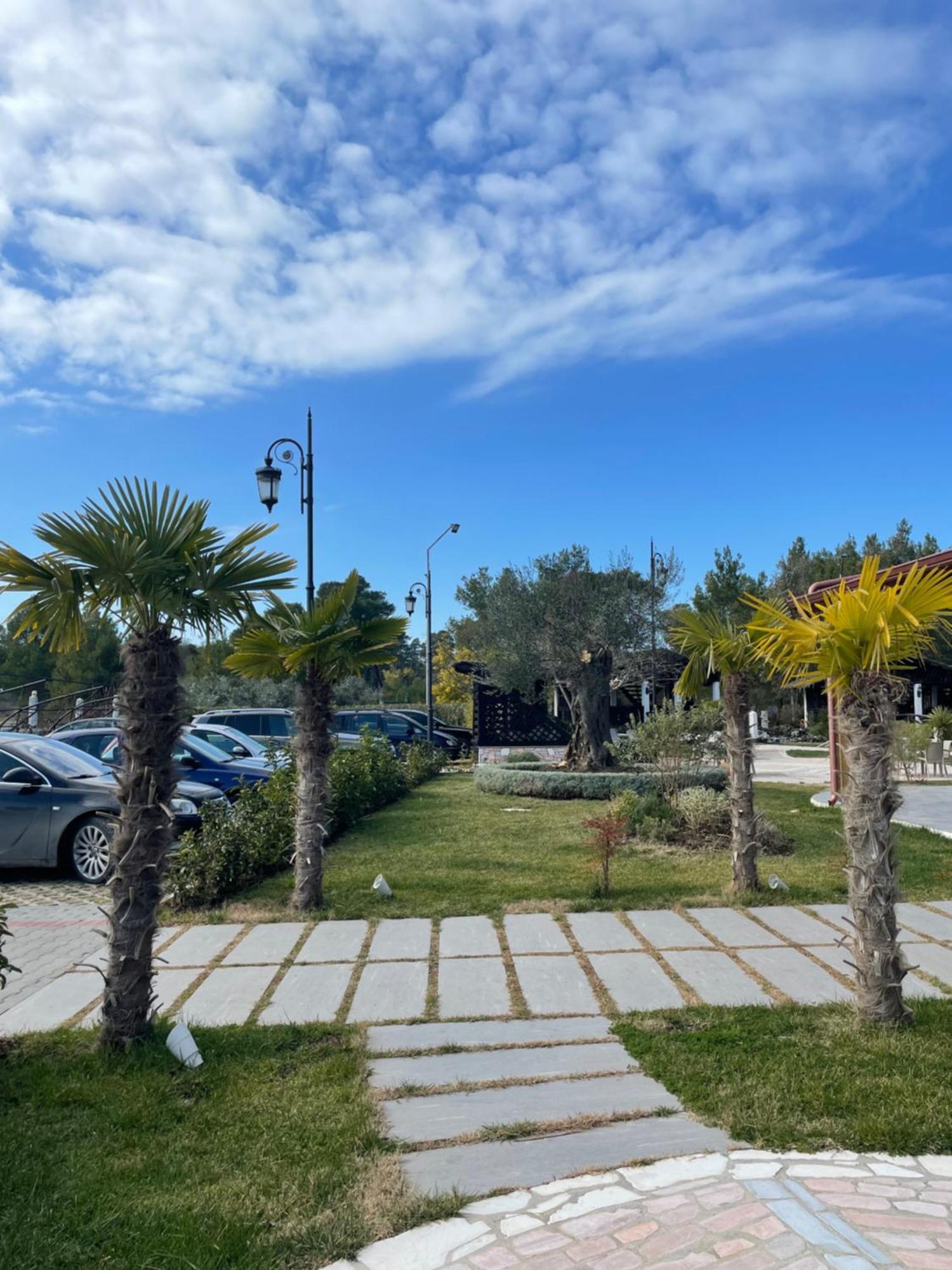 Agroturizem Eldi Hotel Fier Buitenkant foto