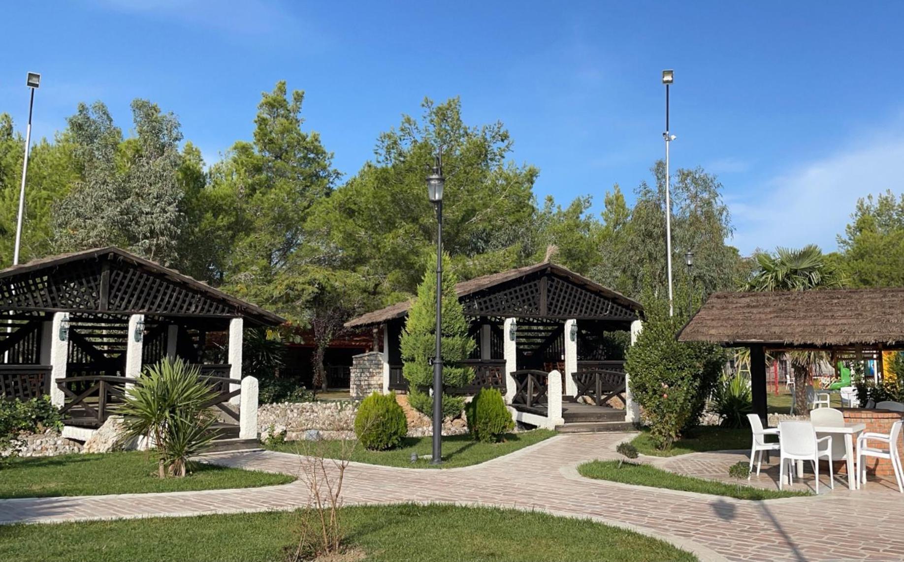 Agroturizem Eldi Hotel Fier Buitenkant foto