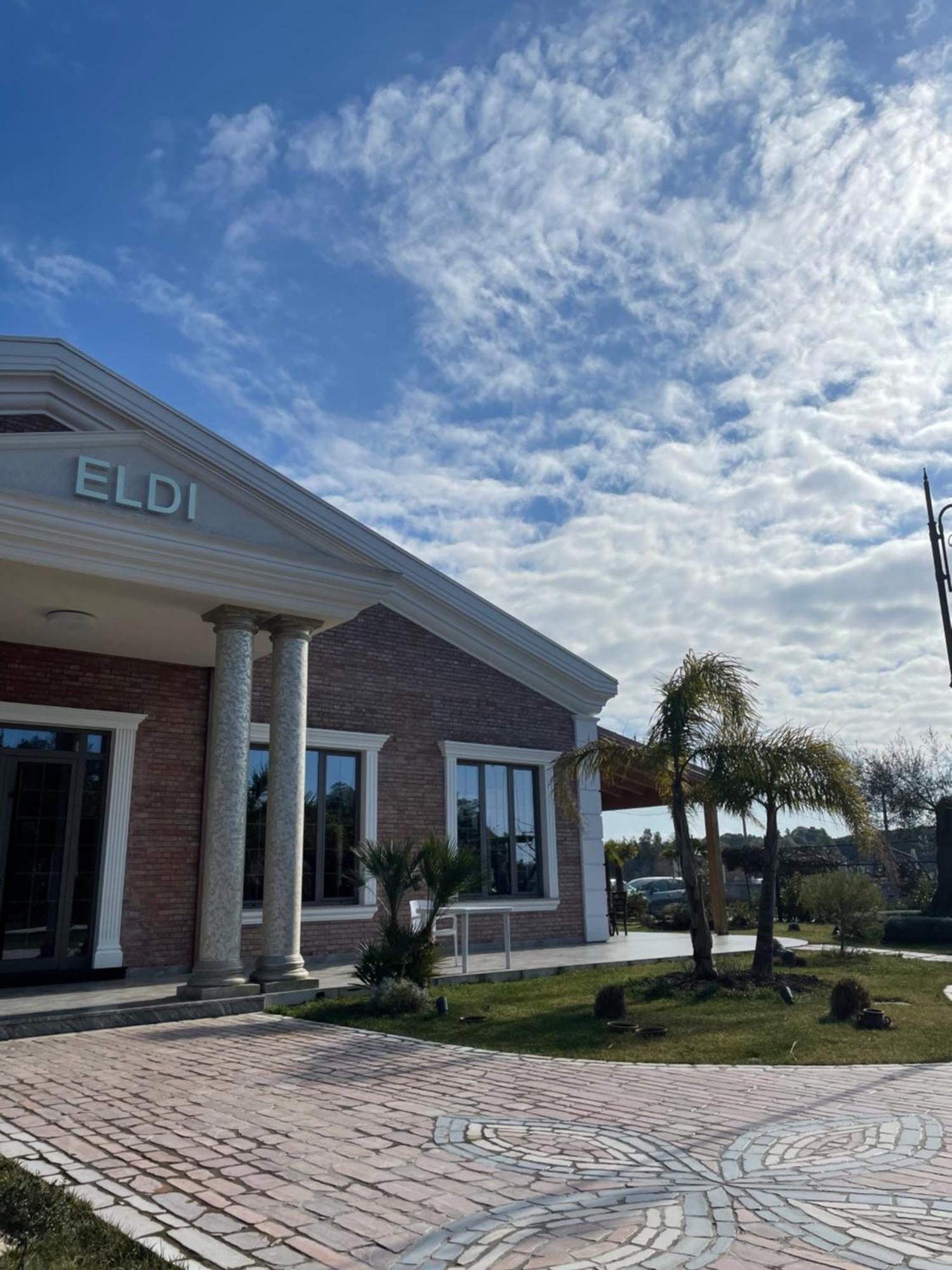 Agroturizem Eldi Hotel Fier Buitenkant foto