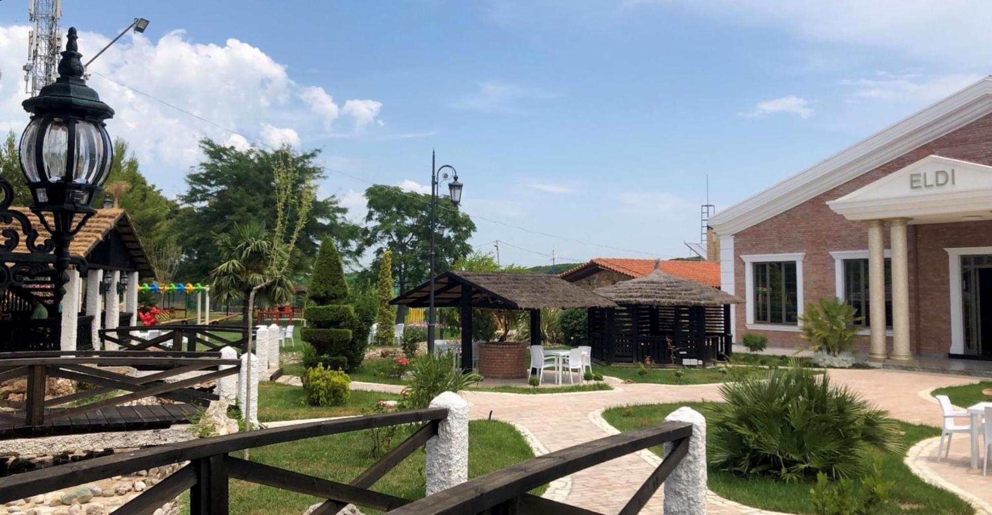 Agroturizem Eldi Hotel Fier Buitenkant foto